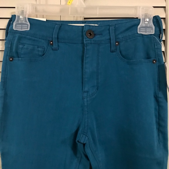 ๐ Bullhead Denim Co. High Rise Jeans - Picture 3 of 16